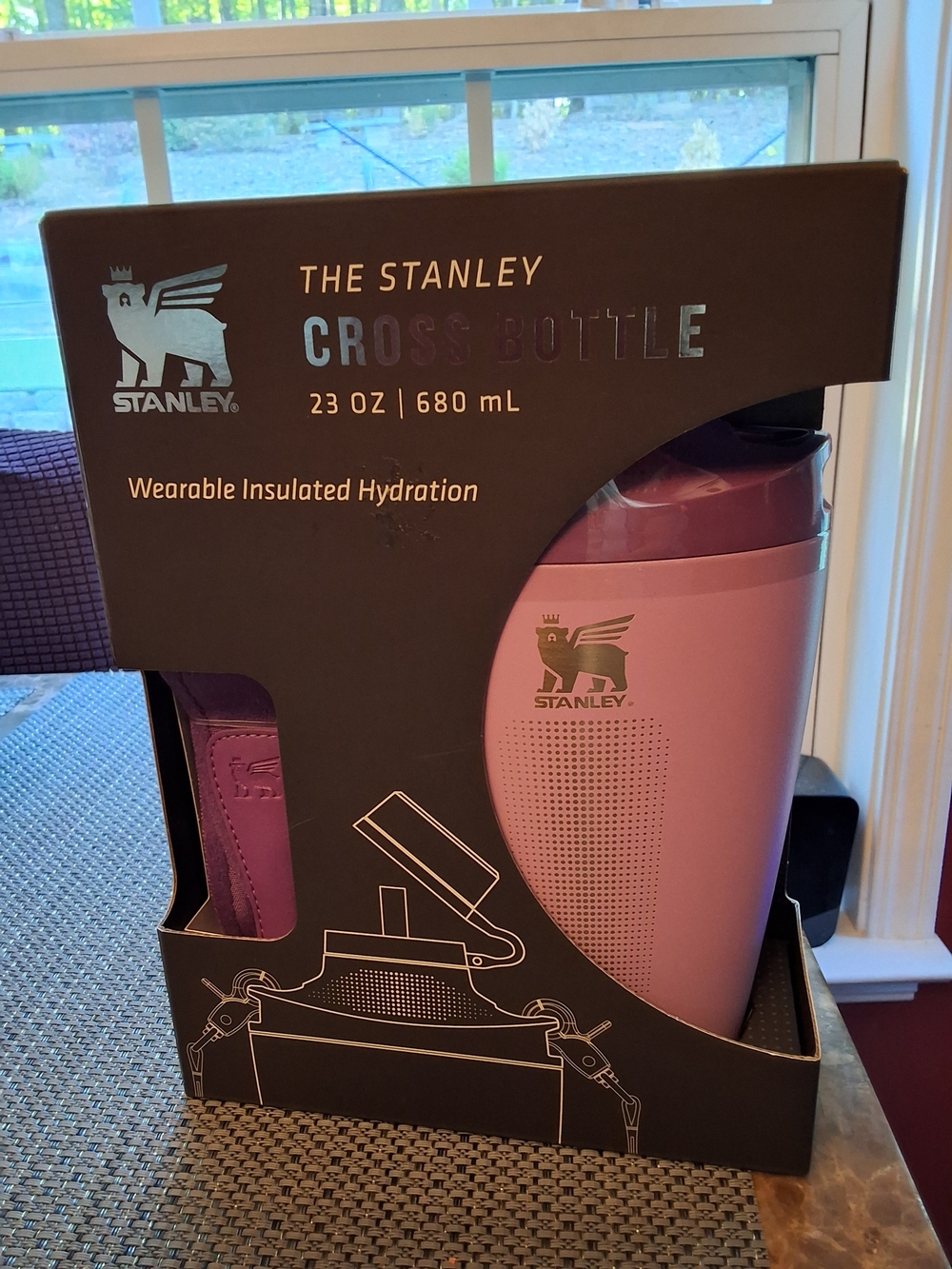 Stanley Cross Bottle 23oz 680mL Insulated Water Bottle Crossbody Strap Purple